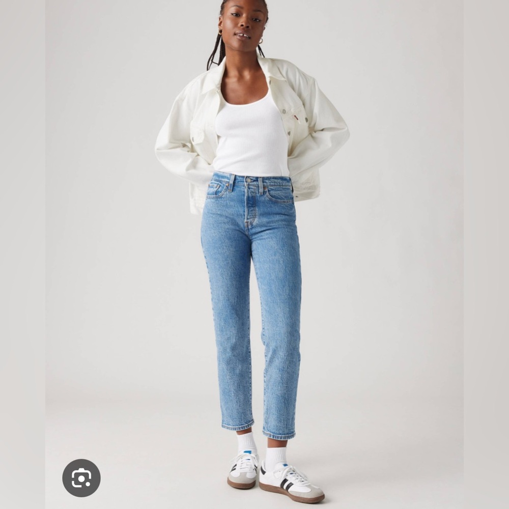 Levi’s Wedgie - high rise straight leg cropped blue denim jeans